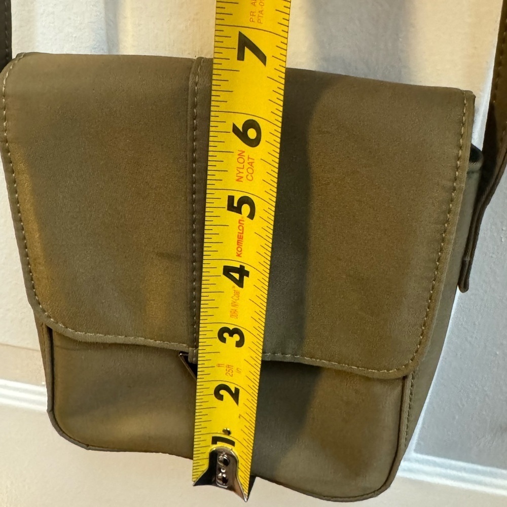 Y2K Guess Olive Green Nylon Crossbody Pouchette Mini Bag Purse Neutral Vintage - Picture 13 of 13